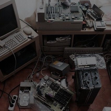 The Last Man On Earth, Dark Grunge Aesthetic, Old Tech, Old Computer, Serial Experiments Lain, Dark Grunge, Old Computers, Sally Face, Peter Parker