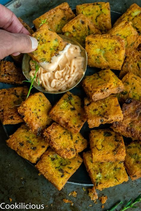 This vegan fried appetizer made with besan & potatoes is crispy & crunchy. If you are looking for a quick & easy snack for your next party, give this a try. #besan #chickpeaflour #potato #fried #snack #Indian #vegan #vegetarian #fingerfood #appetizer #crowdpleaser #easy #partyfood #smallbites Quick Indian Appetizers Vegetarian, Indian Veg Snacks For Party, Picnic Food Vegetarian, Easy Vegetarian Starters, Salty Vegetarian Snacks, Party Starters Vegetarian, Diwali Party Appetizers, Indian Tea Time Snacks, Indian Appetizers For Party Vegetarian