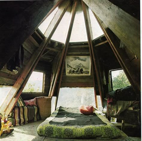 I think I have pinned this before- I don't care, I'll pin it a hundred times again, I love it so!* Dream House In The Woods, Attic Rooms, Forest House, Tree Houses, Places And Spaces, Casas De Ensueño, My New Room, House In The Woods, Apartment Therapy