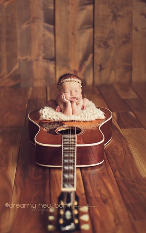 Diy Newborn Photography Props, Baby Photography Poses, Diy Newborn Photography, Foto Newborn, Baby News, Baby Kicking, Baby Sleep Problems, Baby Poses, Foto Baby