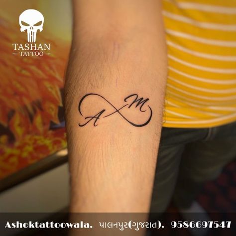 Infinity Initial Tattoo, Infinity Tattoo Couples, Infinity Tattoo With Initials, Infinity Finger Tattoo, Infinity Finger Tattoos, Word Tattoos On Hand, Infinity Name Tattoo, Infinity Sign Tattoo, Infinite Tattoo