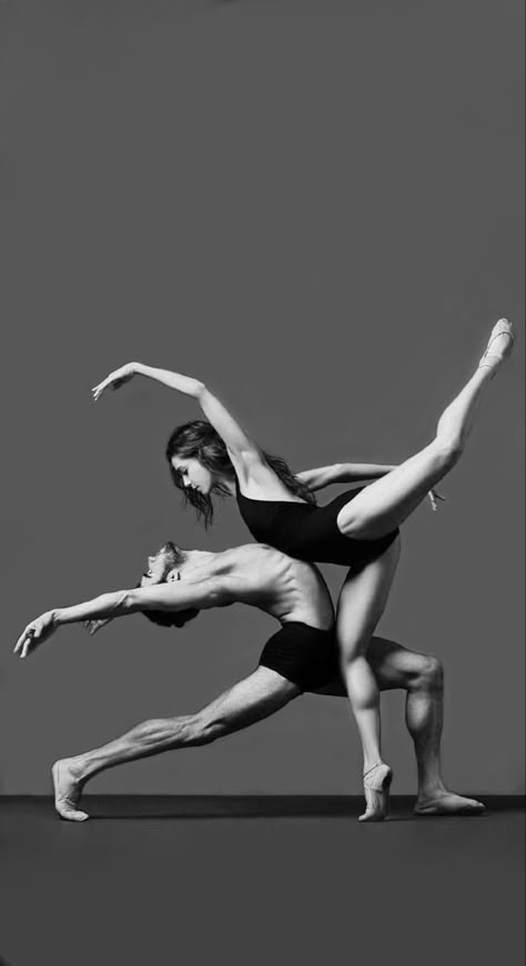 Contemporary Dance Photography Poses, Modern Dance Poses, Modern Dance Photography, Ballet Couple, Dancing Poses, Movement Photography, Shooting Couple, Ballet Dance Photography, Dance Photoshoot