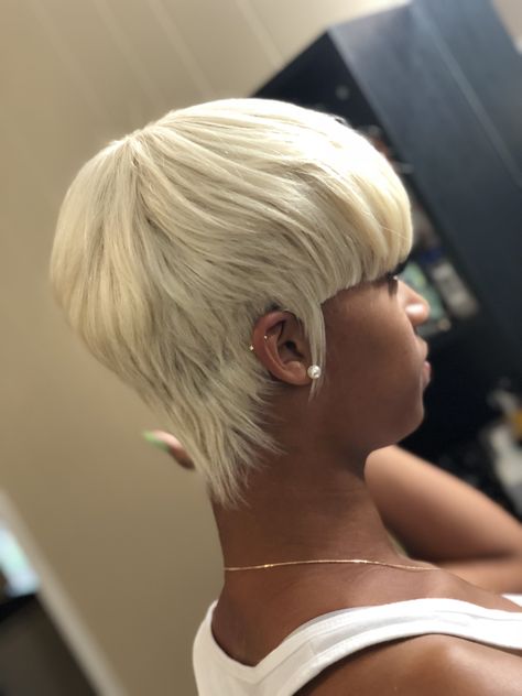 613 Short Quick Weave, Mushroom Weave Hairstyle, Platinum Blonde 27 Piece, 613 Blonde Ponytail Weave, Blonde Pixie Quick Weave Black Women, Blonde Pixie Wig For Black Women, Mushroom Hair Styles For Black Women, Mushroom Quick Weave Black Hair, 27 Piece Quick Weave Hairstyles Blonde