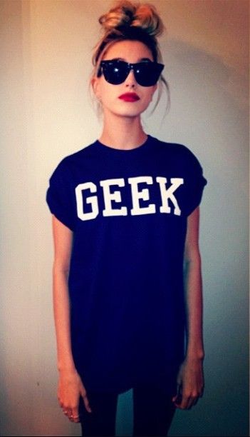 ღ the girl next dior Geeky Chic, Womens Fasion, Estilo Chic, Geek Chic, How To Pose, Summer Shirts, Passion For Fashion, Fashion Prints, Summer Women