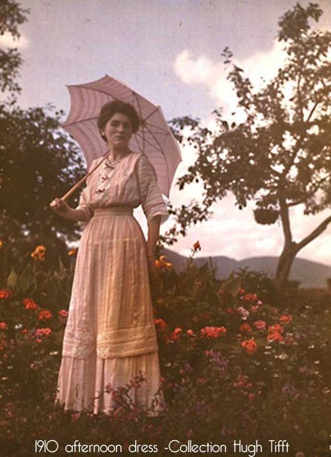 1910- summer afternoon-dress 1910s Fashion Women, 1910s Aesthetic, 1900 Dress, Edwardian Era Fashion, Daytime Dress, Bijoux Art Nouveau, 1910s Fashion, 1900s Fashion, Portrait Vintage