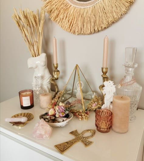 Desk Altar Ideas, Higher Self Altar, Goddess Alter Ideas, Spiritual Alter Aesthetic, Sacred Alter Ideas, Divine Feminine Altar, Altar Set Up, Witch Alter Ideas, Alters Spiritual Ideas