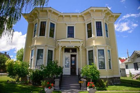 Adler House Baker City Oregon #EasternOregon Baker City Oregon, Lifestyle Blog Ideas, Beautiful Oregon, City Bride, Eastern Oregon, Travel Wishes, Sims Builds, Oregon Washington, Victorian Houses