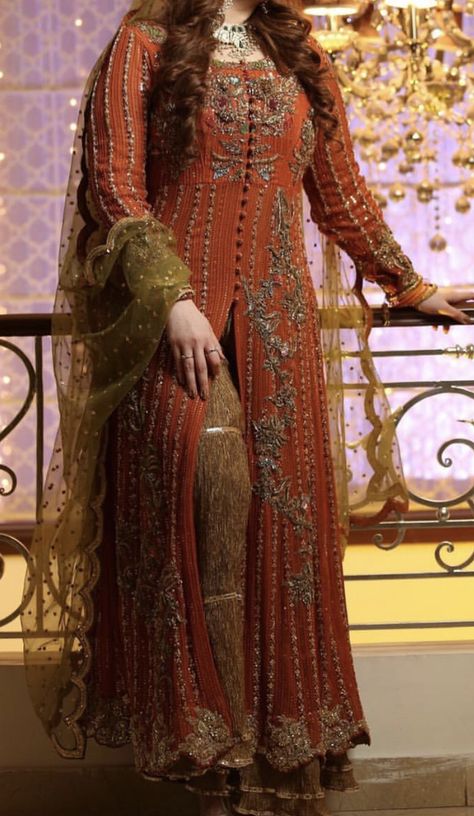 Kadar Dress Design Pakistani, Cot Suits For Women, Siders Wedding Outfits, Printed Dresses Fashion, Shadi Dresses, Velvet Dress Designs, Latest Bridal Dresses, Womens Trendy Dresses, Pakistani Fashion Party Wear