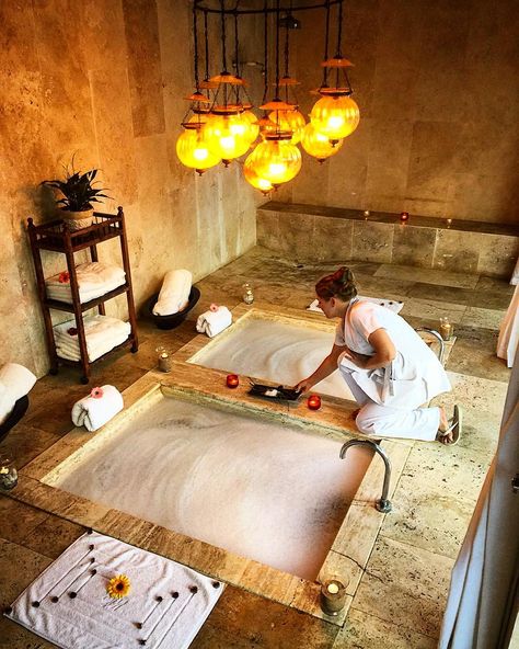 Hydro Bath Spa, Desert Spa Aesthetic, Spa Retreat Aesthetic, Spa Retreat Ideas, Day Spa Decor Ideas, Massage Therapist Aesthetic, Mud Bath Spa, Home Wellness Spa, Wellness Spa Design