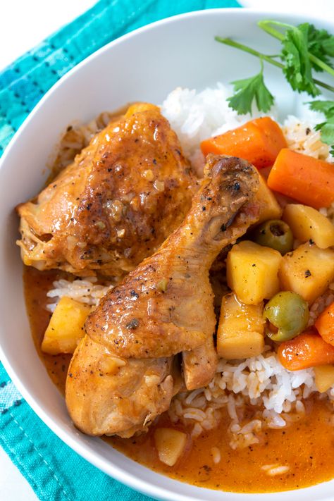 Recipes With Sofrito, Pollo Guisado Recipe, Puerto Rican Chicken Stew, Puerto Rican Chicken, Stewed Chicken, Puerto Rican Foods, Chicken Fricassee, Stew Chicken, Spanish Foods