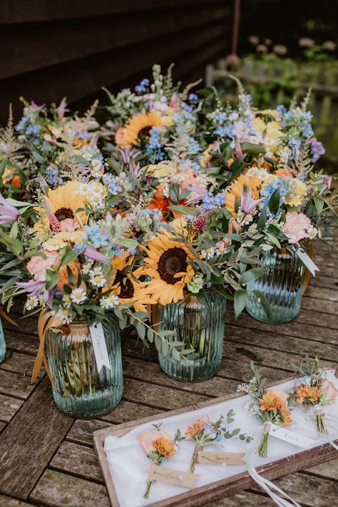 Pastel wedding bouquets with sunflowers with simple buttonholes Woodland Summer Wedding, Wild Flower Fall Wedding, Spring Boho Wedding Ideas, Spring Farm Wedding Colors, Lavender Sage Sunflower Wedding, Farmhouse Wedding Flowers, Spring Wedding With Sunflowers, Wild Flower Wedding Theme Ceremony Decor, Wedding Altar Ideas Church