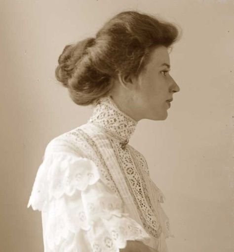 Edwardian Pompadour, Side Profiles, Pompadour Style, Edwardian Hairstyles, Pompadour Hairstyle, Old Portraits, Vintage Portrait, Gibson Girl, Women's Hairstyles