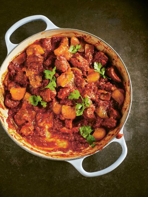 A rich, warm stew spiced with ras-el-hanout, Rick Stein's Lamb Tagine with Apricots is served with couscous for a filling meal. Lamb Tagine Recipe, Rick Stein Recipes, Lamb Tagine, African Kitchen, Easy Suppers, East Recipes, Rick Stein, Curry Pasta, Apricot Recipes