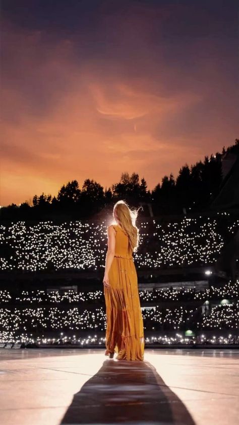 Taylor Swift Fotos, Taylor Swift Images, Eras Tour Pics, Photos Of Taylor Swift, Taylor Swift Wallpapers, Taylor Swift Fan Club, Taylor Swift Aesthetic, Estilo Taylor Swift, Swift Photo