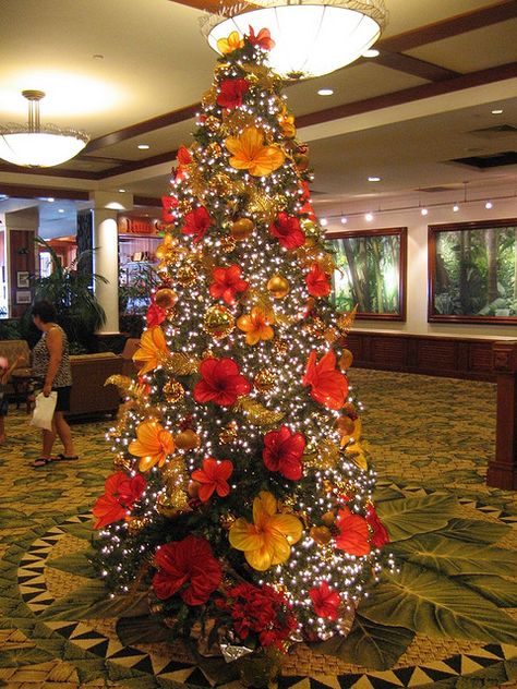 Hawaiian Christmas Tree, Tropical Christmas Trees, Hawaii Christmas, Beachy Christmas, Hawaiian Christmas, Tropical Christmas, Unique Christmas Trees, Fabulous Christmas, Beautiful Christmas Trees