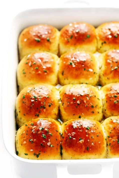 Garlic Dinner Rolls, Thanksgiving Rolls, Garlic Rolls, Rosemary Bread, Garlic Herb Butter, Homemade Dinner Rolls, Gimme Some Oven, Rosemary Garlic, Dinner Rolls Recipe