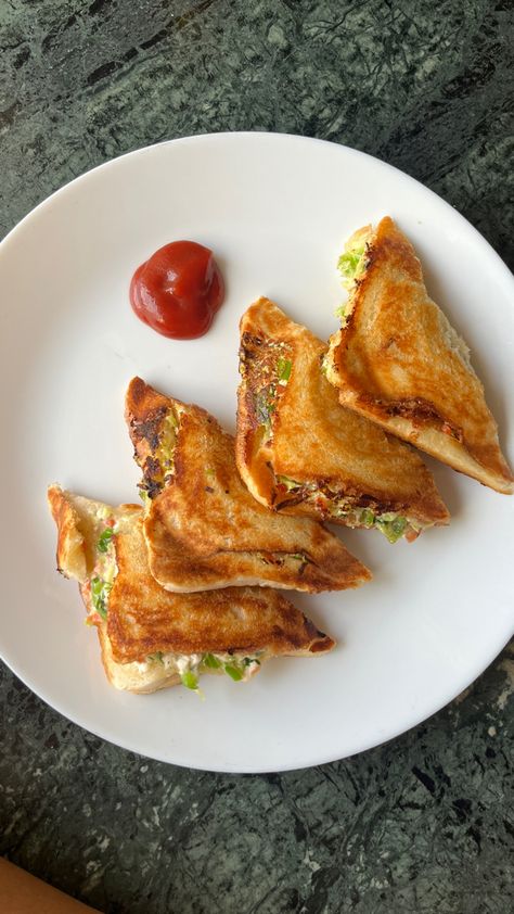 #food #sandwich #sandwichrecipes #fakestory #food #yum #fakesnaps #sillygoofymood #thatgirlfeed #aesthetic #thataestheticgirl Desi Food, Indian Snack Recipes, Culinary Arts, Sandwich Recipes, Appetizer Snacks, Appetizer, Desi, Snack Recipes, Sandwiches