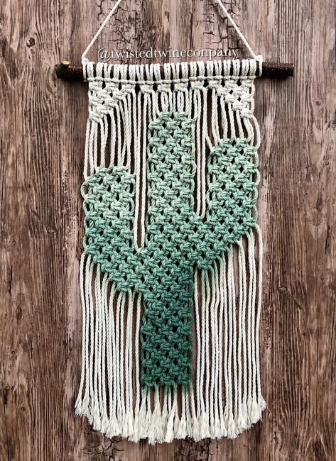 Macrame Heart Wall Hanging, Dreamcatcher Diy, Pola Macrame, Macrame Inspiration, Makramee Diy, Macrame Wall Hanging Patterns, Diy Yarn Crafts, Macrame Hanger, Macrame Curtain