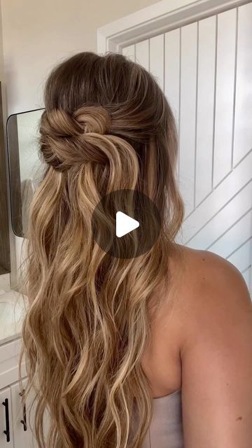 Long Hair Wedding Guest Styles, Half Up Half Down Bridal Hair Tutorial, Easy Wedding Hair Styles, Cute Simple Half Up Half Down Hairstyles, Simple Half Up Half Down Hairstyles Prom, Twisted Half Up Half Down, Half Up Half Down Hair Wedding Guest, Half Up Wedding Guest Hairstyles, Curled Hairstyles Half Up Half Down