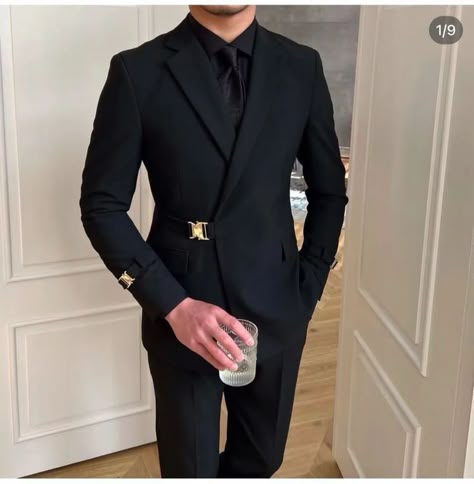 Designer Groom Suits, Suit Lining Ideas, Suit Ideas For Men Prom, Men Suit Outfit Ideas, Mafia Suits Men, Male Suits Classy, Fancy Suits For Men, Men In Suits Aesthetic, Classy Suits Men