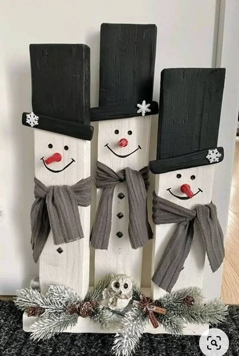 Dollar Tree Fantastics Crafts & Decor | Pallet Snowman Craft Ideas | Facebook Potpourri Christmas, Wooden Christmas Crafts, Christmas Float Ideas, Christmas Decorations Diy Outdoor, Office Christmas Decorations, Art Interior Design, Christmas Potpourri, Christmas Wood Crafts, Candyland Decorations