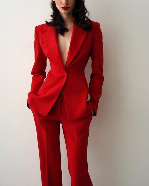 Womens Suits Wedding, Women Suits Party, Wedding Pantsuits, Italian Wardrobe, Red Pantsuit, Unique Fashion Outfits, Womens Casual Suits, Wedding Pantsuit, Woman Suit Fashion