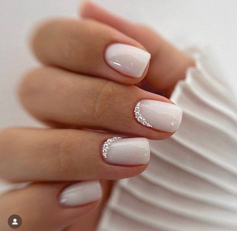 Subtle Nails, Nagel Tips, Easy Nails, Simple Acrylic Nails, Pearl Nails, Nail Idea, Bride Nails, White Nail, Short Nail Designs