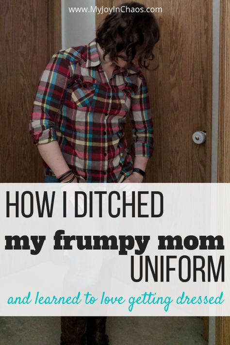 How I ditched my frumpy mom uniform | Learn how to get out of yoga pants and your frumpy mom uniform by building a capsule wardrobe that can carry you through the seasons. Never hit a fashion rut again! #fashion #womensfashion #winterfashion #style #myjoyinchaos Frumpy Mom Outfits, Mom Uniform Stay At Home, Stay At Home Mom Outfits, Mom Makeover, Building A Capsule Wardrobe, Mom Uniform, Mom Wardrobe, Classic Capsule Wardrobe, Louboutin So Kate