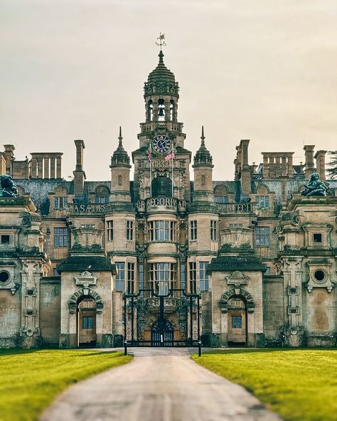 Harlaxton Manor is a Victorian country house in Harlaxton, Lincolnshire, England. It was built for Gregory Gregory, a local squire and businessman. Gregory employed two of the leading architects of Victorian England, Anthony Salvin and William Burn and consulted a third, Edward Blore, during its construction. It is now the British campus of the University of Evansville. @harlaxton_manor - #historicpreservation #georgianarchitecture #georgianhouse #harlaxtonmanor #statelyhome #classicalarchi... British Architecture House, British Manor Houses, Bloxburg Palace, Harlaxton Manor, Manor Aesthetic, University Of Evansville, Victorian Country House, Business Moodboard, Haunted Manor