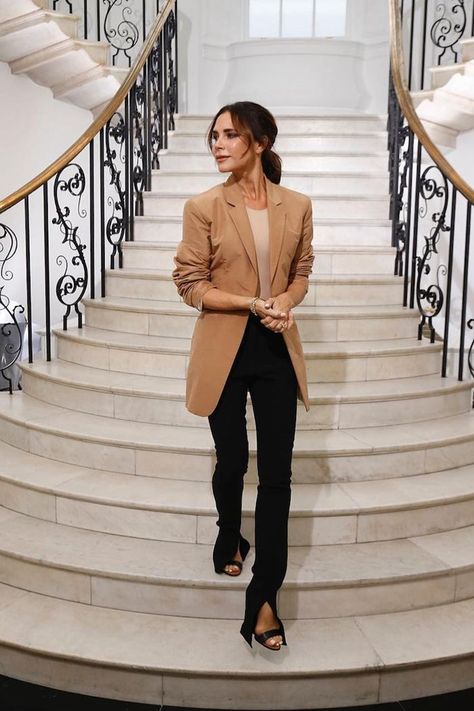 Camel Blazer Outfits Women, Tan Blazer Outfit, Tan Blazer Outfits, Camel Blazer Outfit, Beige Blazer Outfit, Blazer Outfits Women, Camel Blazer, Beckham Style, Victoria Beckham Style