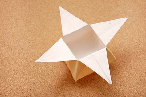 How to Make an Origami Star Box: Step-by-Step Instructions Chinese Thread Book, Origami Light, Origami Kutu, Origami Box With Lid, Origami Box Easy, Folded Paper Flowers, Origami Box Tutorial, Step By Step Origami, Soap Packaging Design