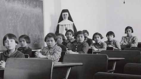 Canada's residential school story to be taught in classrooms this fall - Edmonton - CBC News Indian Boarding Schools, Truth And Reconciliation, Indian Residential Schools, Native Child, Orange Shirt Day, Aboriginal Education, Indigenous Education, Le Vatican, Residential School