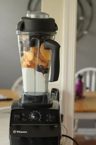 vitamix yogurt and fruit smoothie Tumeric Milk Recipe, Frothed Milk Recipes, Vitamix Healthy Recipes, Vitamix Juice, Vitamix Juice Recipes, Pinapple Smoothie Recipes, Vitamix Soup Recipes, Vitamix Soup, Homemade Smoothies Recipes