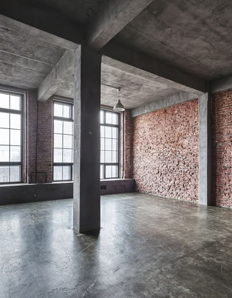 Concrete Floor Finishes, Painted Cement Floors, Concrete Floors In House, Concrete Studio, Paint Concrete Patio, Industrial Style Interior, Painted Concrete Floors, Painted Concrete, Concrete Interiors