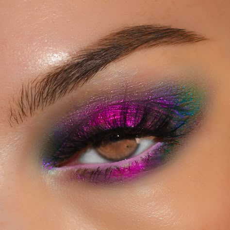 Chrome Liquid, Funky Makeup, Bright Eye Makeup, Liquid Shadow, Eye Makeup Pictures, Pinterest Makeup, Eye Makeup Designs, Colorful Eye Makeup, Bold Makeup