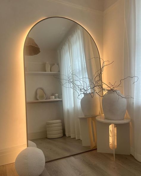 Backlit Mirror Diy, Spa Mirror, Large Mirror Decor, White Room Decor, Dream Apartment Decor, Redecorate Bedroom, Apartment Decor Inspiration, Lounge Decor, Room Makeover Bedroom