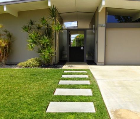 Modern Concrete Paver Walkway Ideas ...widen driveway #WalkwayLandscape Driveway Extension, Modern Backyard Ideas, Concrete Pavers Walkway, Modern Landscape Design Front Yard, Mid Century Landscaping, Front Yard Walkway, Chitre, Backyard Walkway, Walkway Landscaping