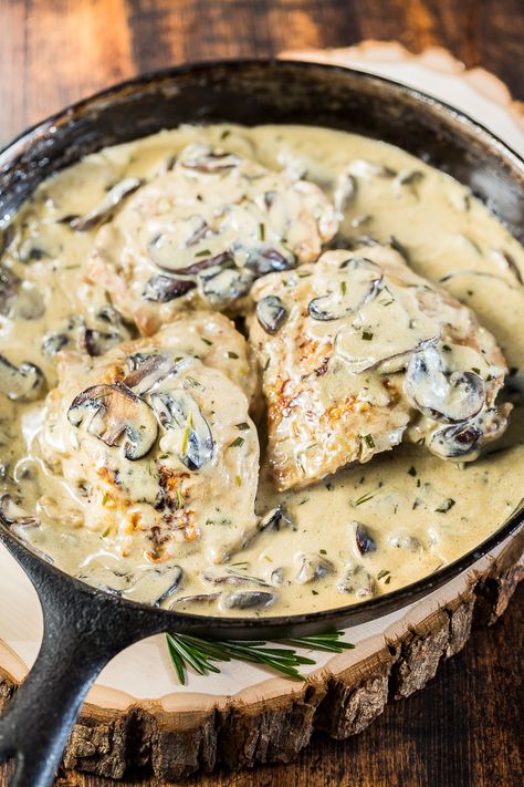 Rosemary Mushrooms, Pasta Mushroom, Mushroom Cream Sauce, Cream Sauce For Chicken, Rosemary Recipes, Creamy Mushroom Chicken, Mushroom Cream Sauces, Herb Recipes, Mushroom Gravy