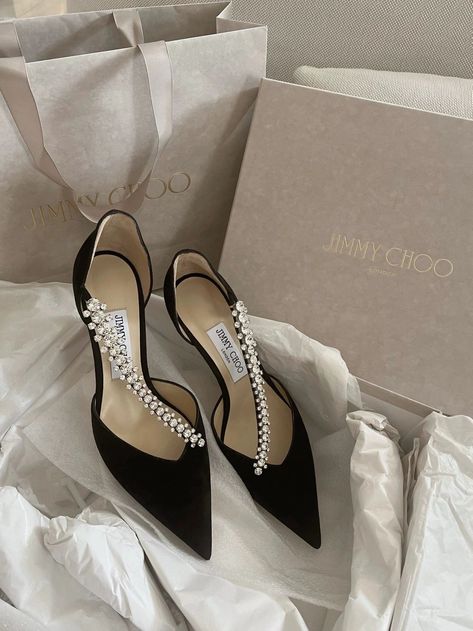 Elegant Shoes Heels, Elegant Wardrobe, Hak Tinggi, Jimmy Choos, Pretty Heels, Luxury Heels, Heels Aesthetic, Shoes Heels Classy, Shoes Outfit Fashion