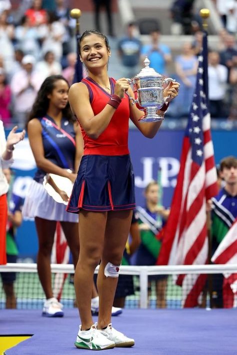 A champion that will never be... - Emma Raducanu Fanpage | Facebook Classic Sportswear, Tennis Champion, Nike Outfit, Sporty Aesthetic, Tennis World, Tailored Skirt, British Women, Us Open, Tennis Players