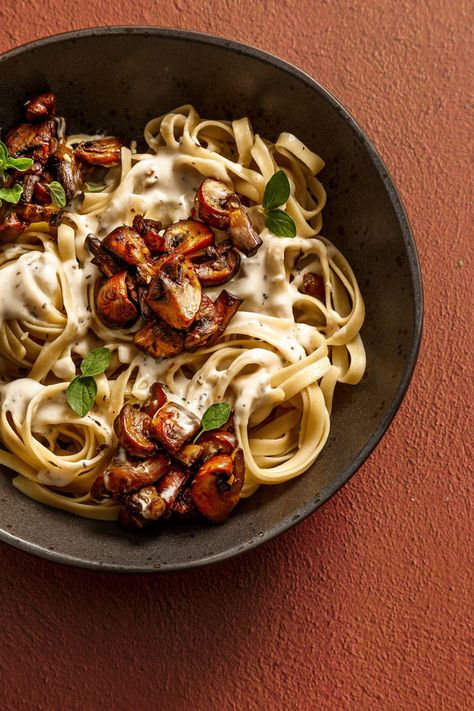 Fettucini Alfredo Photography, Pasta Alfredo Aesthetic, Alfredo With Mushrooms, Fettucini Alfredo Recipe, Mushroom Fettuccine, Vegan Tikka Masala, Fettucini Alfredo, Fettuccine Recipes, Grandma Photos