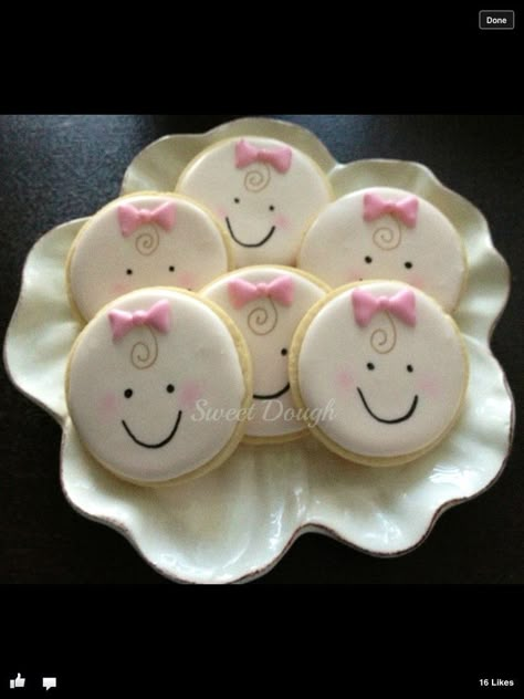 Cupcakes Decoration Easy, Bakery Catering, 2 Cookies, Idee Babyshower, Baby Shower Treats, Sugar Cookie Designs, Simple Baby Shower, Pretty Cookies