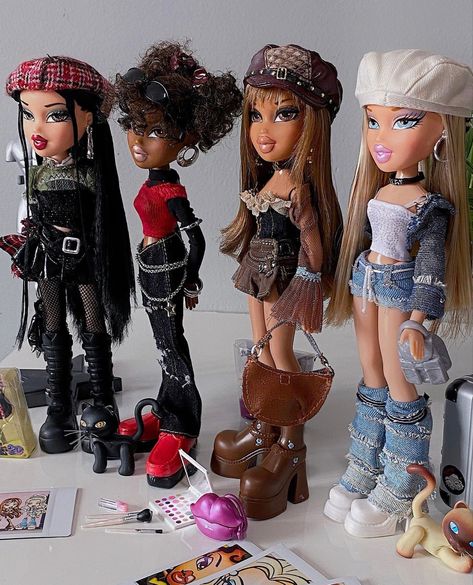 @aleyahdolls on ig Bratz Doll Fits, Punk Bratz Doll, Original Bratz Dolls Outfit, Brats Doll Outfits, Bratz Dolls Outfits In Real Life, Doll Inspired Outfits, Bratz Dolls Outfits, Brats Outfits, Bratz Doll Outfits Inspiration