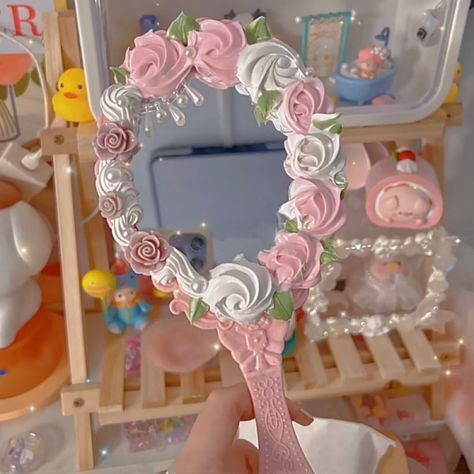 Diy Clay Accessories, Decoden Charms, Leo Midheaven, Barbie Cookies, Decoden Ideas, Decoden Diy, Fake Cakes, Cream Glue, Decoden Phone Case