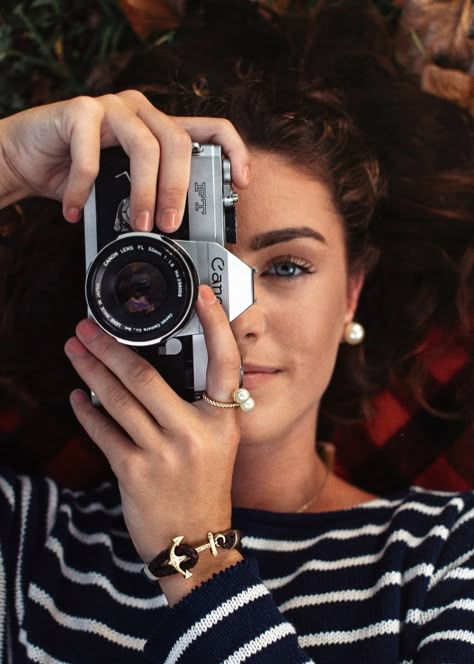 Photographer Self Portrait, Girls With Cameras, Branding Photoshoot Inspiration, Self Portrait Photography, Branding Shoot, Photographer Headshots, Business Portrait, Self Portraits, Female Photographers