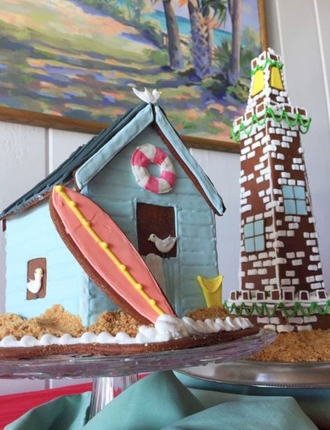 Summer Gingerbread House, Gingerbread Beach House, Plant Cupcakes, Gingerbread Construction, Gingerbread Architecture, Graham Cracker Gingerbread House, Homemade Gingerbread House, Gingerbread House Ideas, Gingerbread Creations