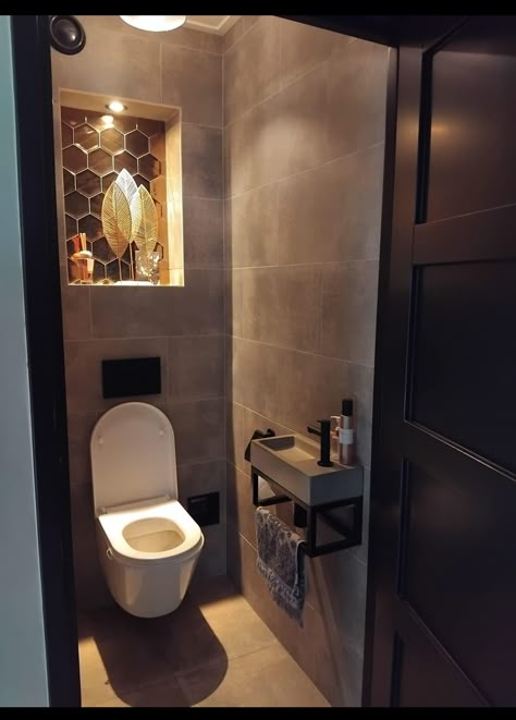 Hotel Chique Toilet, Inspiration Wc, Mini Wc, Wc Inspiration, Toilet Interior, Toilet Hotel, Separate Toilet Room, Green Sofa Living Room, Calming Interiors