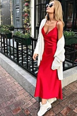 Satin Dress Casual, Sensual Outfits, Slip Dress Casual, Silk Dresses Outfit, Slip Dress Outfit, Red Silk Dress, Red Satin Dress, Red Dress Makeup, Light Layers