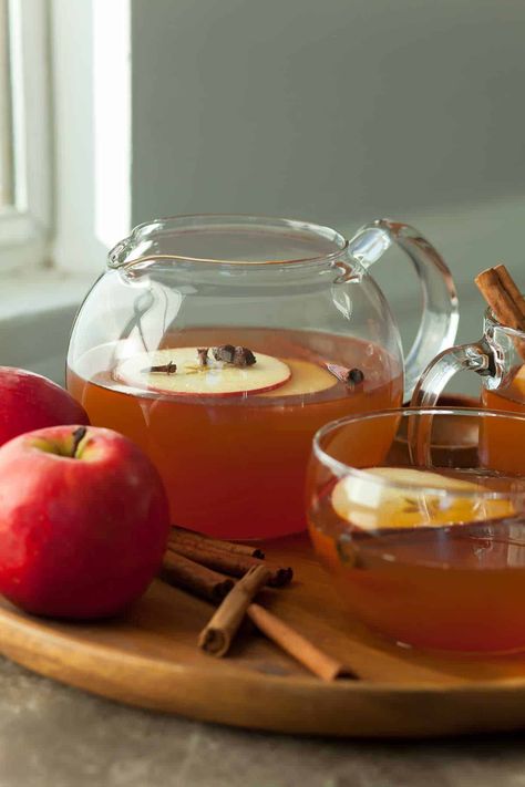 Apple Tea Recipe, Apple Cinnamon Tea, Tea For Digestion, Apple Tea, Cinnamon Tea, Autumn Tea, Ginger Recipes, Fall Drinks, Tea Recipe