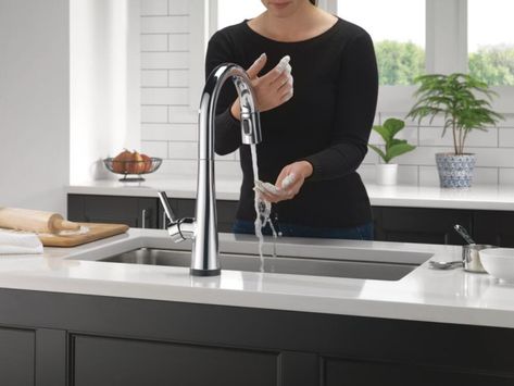 10 Faucet Trends for Kitchens and Baths in 2022 Craftsman Style Bathrooms, Craftsman Interior Design, Commercial Style Kitchen, Delta Kitchen Faucet, Best Kitchen Faucets, Touchless Kitchen Faucet, Modern Kitchen Faucet, Cleaning Faucets, Kitchen Faucets Pull Down